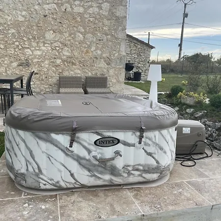 Chai De Charme Avec Jacuzzi Privatif, Jardin Clos Et Wifi - Fr-1-616-363 בית נופש *